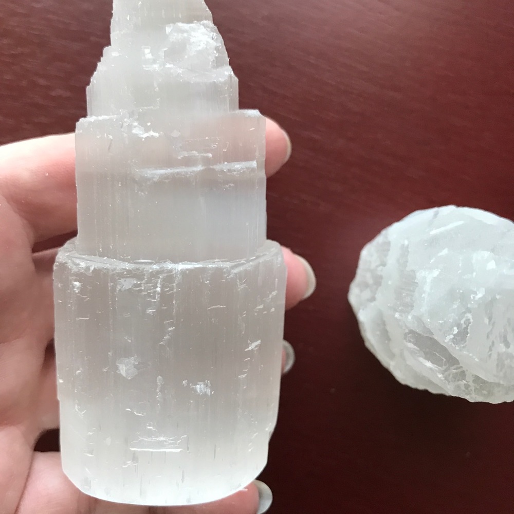 Natural Selenite home protection ✨charged✨ 4” tower - Picture 3 of 4